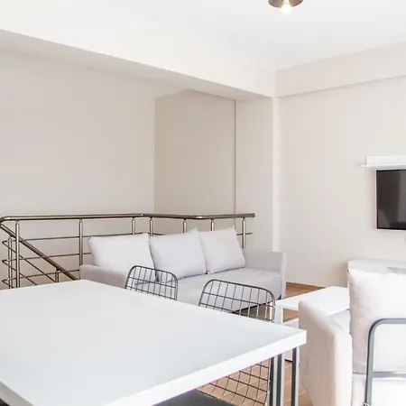Superb Flat Near Sea With Shared Pool In Cesme Apartment *