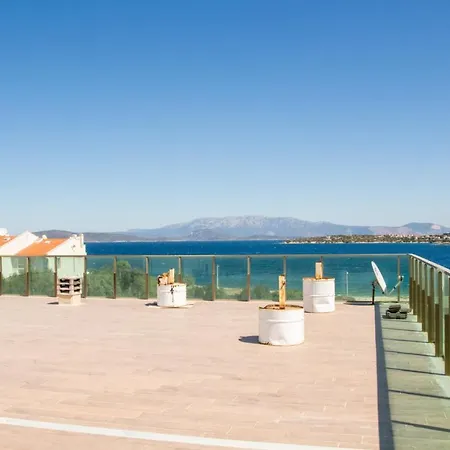 Apartment Superb Flat Near Sea With Shared Pool In Cesme