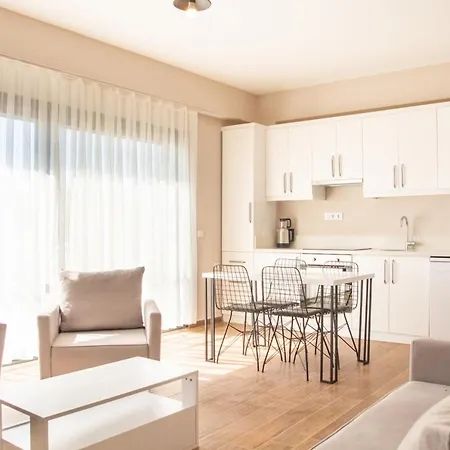 Superb Flat Near Sea With Shared Pool In Cesme *