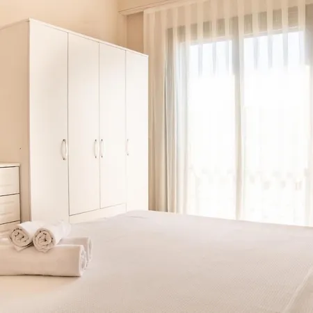 아파트 Superb Flat Near Sea With Shared Pool In Cesme *