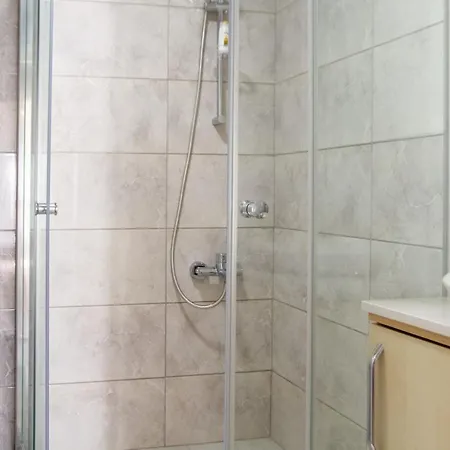Superb Flat Near Sea With Shared Pool In Cesme Apartment *